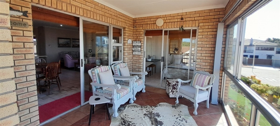 5 Bedroom Property for Sale in Wavecrest Eastern Cape